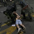 Serija brutalnih intervencija: Kad vas policija guši nogama, po MUP-u, oni vas u stvari štite