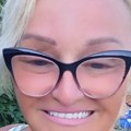 Ispeglala lice i istakla dekolte: Pevačica na pragu osme decenije objavila smelu fotku u kupaćem kostimu, ovakvu je retko…
