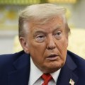 Amerika tuguje: Tramp naredio da se zastave spuste na pola koplja