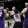 Udario Dončića mučki u leđa i izazvao haos na terenu! Reakcija saigrača oduševila Luku: Neću da ćutim! Rekao sam mu odmah - ja…