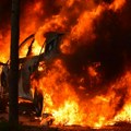 Izgorela dva automobila na Voždovcu, stanari evakuisani iz bezbednosnih razloga