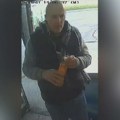 Policija objavila nove fotografije osumnjičenog za razbojništvo na Novom Beogradu
