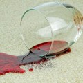 Kako ukloniti mrlje od hrane i pića s tepiha i nameštaja