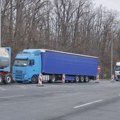 Dokle će trajati protest prevoznika: „Nezvanično se radi na rešavanju problema, privreda na gubitku zbog blokade“