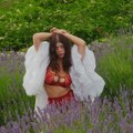 Iva Lorens otvara novu muzičku eru singlom "Vreme troši mi": Objavljen prvi singl i spot sa drugog albuma (video)