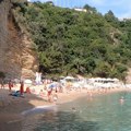 Srbin (30) se utopio kod Budve: Kupači na plaži Mogren II izvukli telo iz vode
