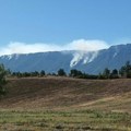 Požar na Suvoj planini i dalje aktivan, vetar razbuktao vatru u Deliblatskoj peščari