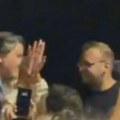 Kroz masu prošao Bodiroga, građani ga pozdravili ovacijama i skandiranjem VIDEO