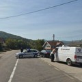Putnici Bortravela zaustavljeni kod Lukova zbog vojne vežbe: „Niko nam nije rekao da se put zatvara, nemamo ni hranu ni toalet“…