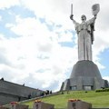 Dekomunizovan najveći simbol Kijeva: Postavljen trozubac umesto srpa i čekića (foto)