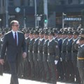 Predsednik Vučić uručio oficirske sablje sa posvetom najboljim kadetima