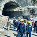 Problemi sa opremom odložili spasavanje radnika urušenog tunela u Indiji