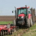 Od 1. januara naredne godine traktori bez kabine biće zabranjeni na putevima
