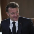 Makron: Neophodno obavezivanje Irana da se odriče nuklearnog oružja