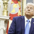 Amerika u suzama Tramp naredio da se zastave spuste na pola koplja