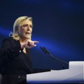 Žestoka kriza drma Francusku: Marin Le Pen pozvala na raspuštanje parlamenta