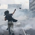 (Foto, video) bukti rat na ulicama Italije: Hiljade ljudi na protestima širom zemlje: Ništa se ne vidi od suzavca i dima, 60…