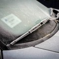 Trik koji štedi vreme i živce: Evo zašto se vozačima savetuje da u novembru stave penu za brijanje na šoferšajbnu
