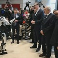 Vučić prisustvovao prezentaciji robota kompanije AGIBOT Inovejšon