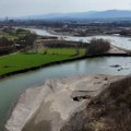Zapadna Morava odnela njive kod Kraljeva - hektari oranica završili u koritu reke