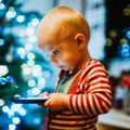 Velika Britanija savetuje da se deci mlađoj od pet godina ograničiti vreme pred ekranima na sat dnevno