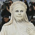 Hajdi Klum kao kamena skulptura na Met Gali (FOTO)