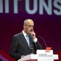 15 puta morao da prekine govor: Merc izviždan na kongresu nemačkih sindikata (video)