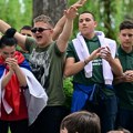 Veselo i uz trubače: Maturanti Tehničke škole u Ivanjici obeležili kraj srednjoškolskih dana (VIDEO)