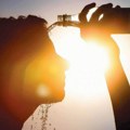 Nutricionista: Tokom ekstremnih vrućina ne jesti sladoled i ne piti hladna pića i alkohol, unositi vodu sa malo soli