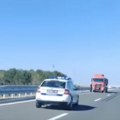 Drama na putu Šabac - Loznica! Kamion išao kontrasmerom, policija brzo reagovala (video)
