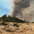 Požar na Stolovima i dalje nije lokalizovan, vetar razgoreva žarišta, u Deliblatskoj peščari vatru gasi više od 330 ljudi