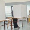 "Šta je bilo miševi, krijete se iza zavese?": RIK menja izgled paravana za glasanje, studenti i opozicija tvrde da će to…