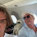 Željko Mitrović igra na stolici, dok ga Žan-Klod Van Dam grli: Isplivao snimak iz ludog noćnog provoda