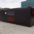 „Crna kutija“ postavljena na Trgu šabačkih žrtava: Građani negoduju (VIDEO)
