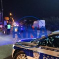 Od siline udara auto je završio u ubližnjoj garaži: Jeziv udes u Novom Pazaru, povredjena jedna osoba (FOTO)