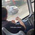 Čovek se tri puta prekrstio Pa uradio ovo i to u sred autobusa: Ljudi u neverici! Usijale se mreže zbog ovog poteza!