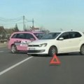 (Foto)Silovit sudar u Kragujevcu: Vozač pokušao da pređe preko pune linije i zakucao se u drugi automobil