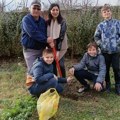 Eko osnovci: Đaci iz Lapova od malih nogu uče da čuvaju prirodu (foto)