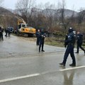 Nova.rs na mestu eksplozije: Velika policijska akcija na severu Kosova, na desetine vozila KFOR-a, teren blokiran