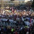 Protest prosvetnih radnika u Čačku, odavanje pošte stradalima u više gradova