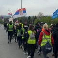 Studenti i srednjoškolci iz Beograda i Novog Sada nastavljaju pešačenje do Loznice