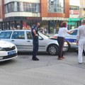 Sudar policijskog i civilnog vozila u centru Leskovca