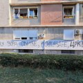 U novosadskom naselju Liman osvanuli grafiti mržnje koji propagiraju gradnju crkve kod Štranda