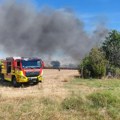 FOTO, VIDEO: Gori skladište između Kaća i Budisave, požar zahvatio i obližnju kuću