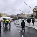 (VIDEO) Još jedan incident ispred Skupštine: Opozicija tvrdi da su napadnute poslanice