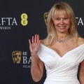 Pamela Anderson na meti kritika zbog svog novog izgleda – i nije u pitanju samo to što se više ne šminka FOTO