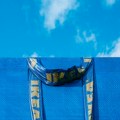 IKEA menja legendarnu plavu torbu: Ovo je priča o njoj