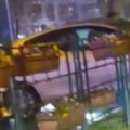 Sudarili se, pa probio ogradu: Nesreća u Novom Sadu, policija na licu mesta