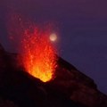 Neverovatni prizori: Eruptirao Stromboli (video)