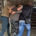 Pogledajte trenutak hapšenja prevaranta u Nišu: Starijoj ženi uzeo 150.000 evra, lažno tvrdio da joj je sin povređen [VIDEO]…